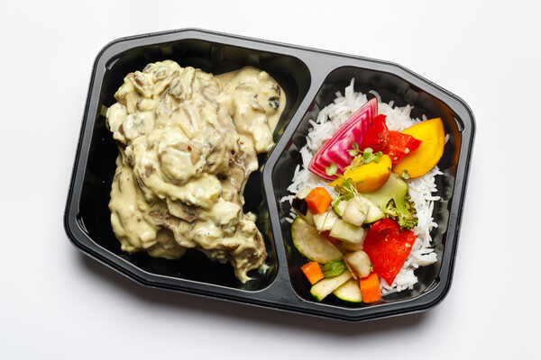 Chicken in Mushroom with Basmati Rice & Fresh Veg (450g)