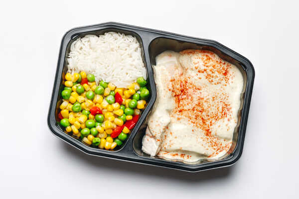 Lite Thai Green Curry Fish with Brown Rice & Fresh Veg (450g)